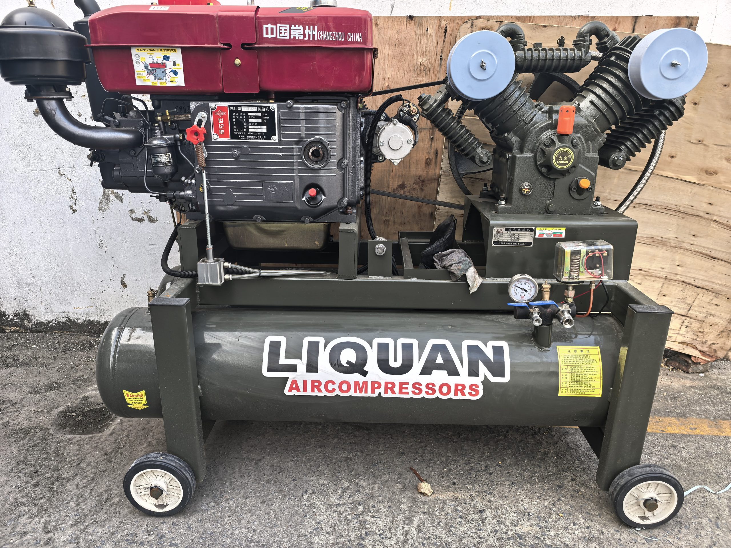 Máy nén khí động cơ diesel (bình đôi 200L)