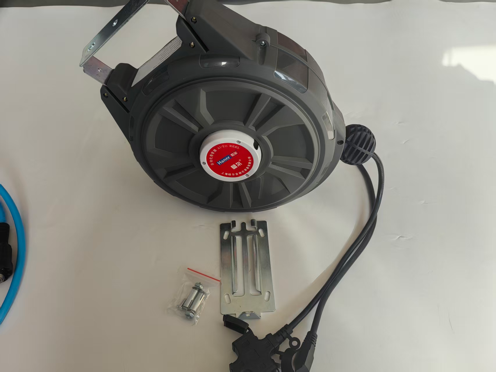 Cuộn dây điện tự rút